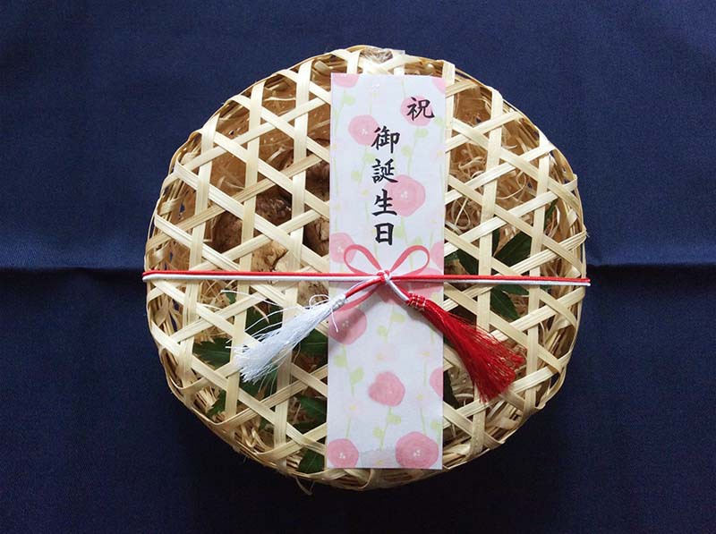 お祝いの松茸の写真