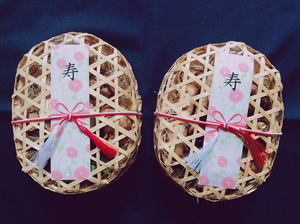 新郎新婦からご両親への感謝の印のご依頼品包装の写真