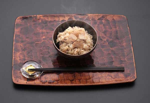 国産松茸ご飯の写真